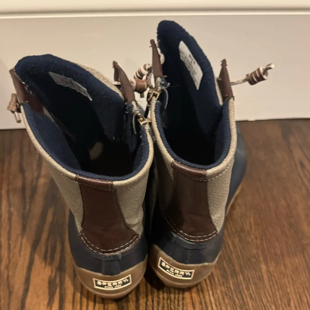 Sperry boots size 9